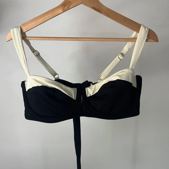 Monday Swimwear Clovelly Top- VV - Picture 2 of 3